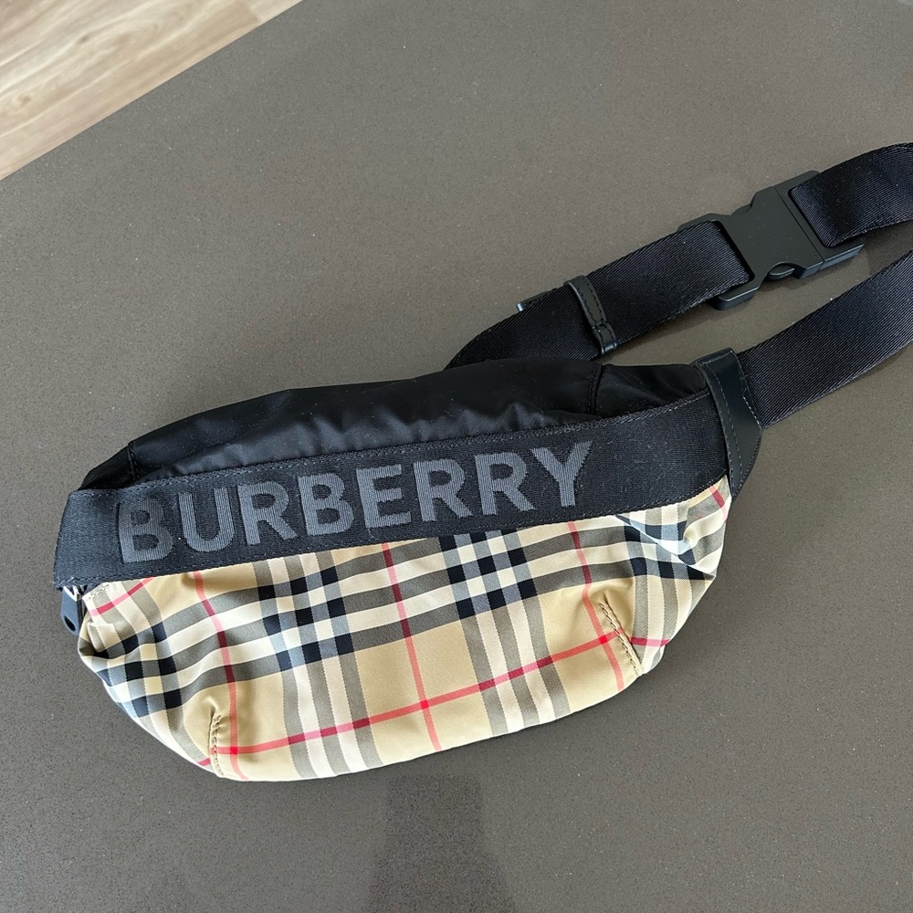 BRAND NEW Burberry Waist Bag Nylon Unisex